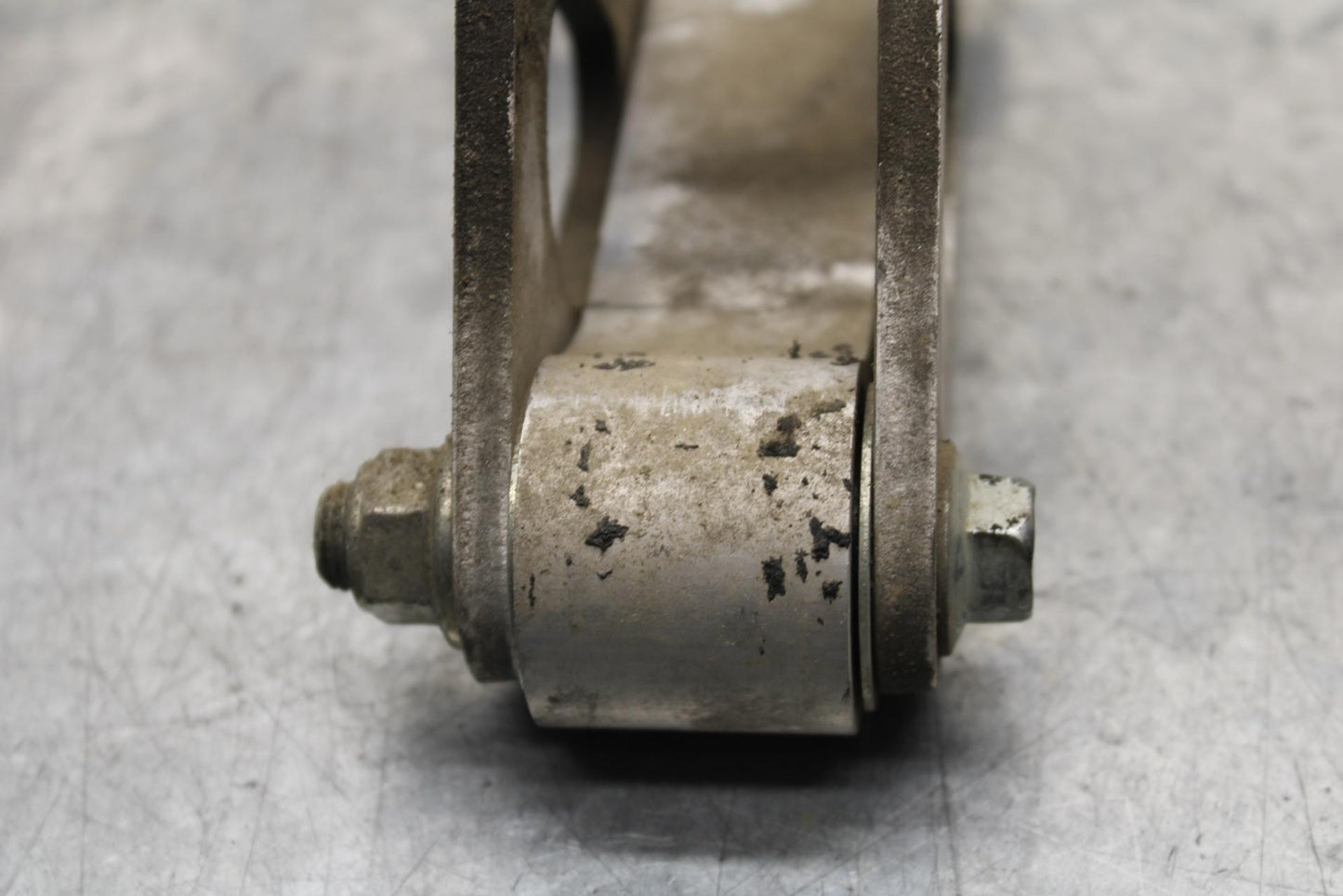 20 SUZUKI GSXR 1000 REAR DOGBONE SHOCK LINKAGE LINK BB597