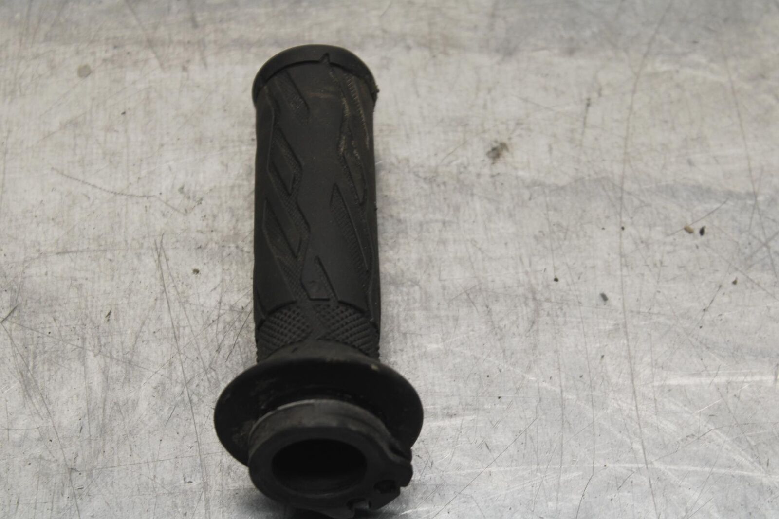 2011 Suzuki GSXR600 RIGHT THROTTLE GRIP BB605