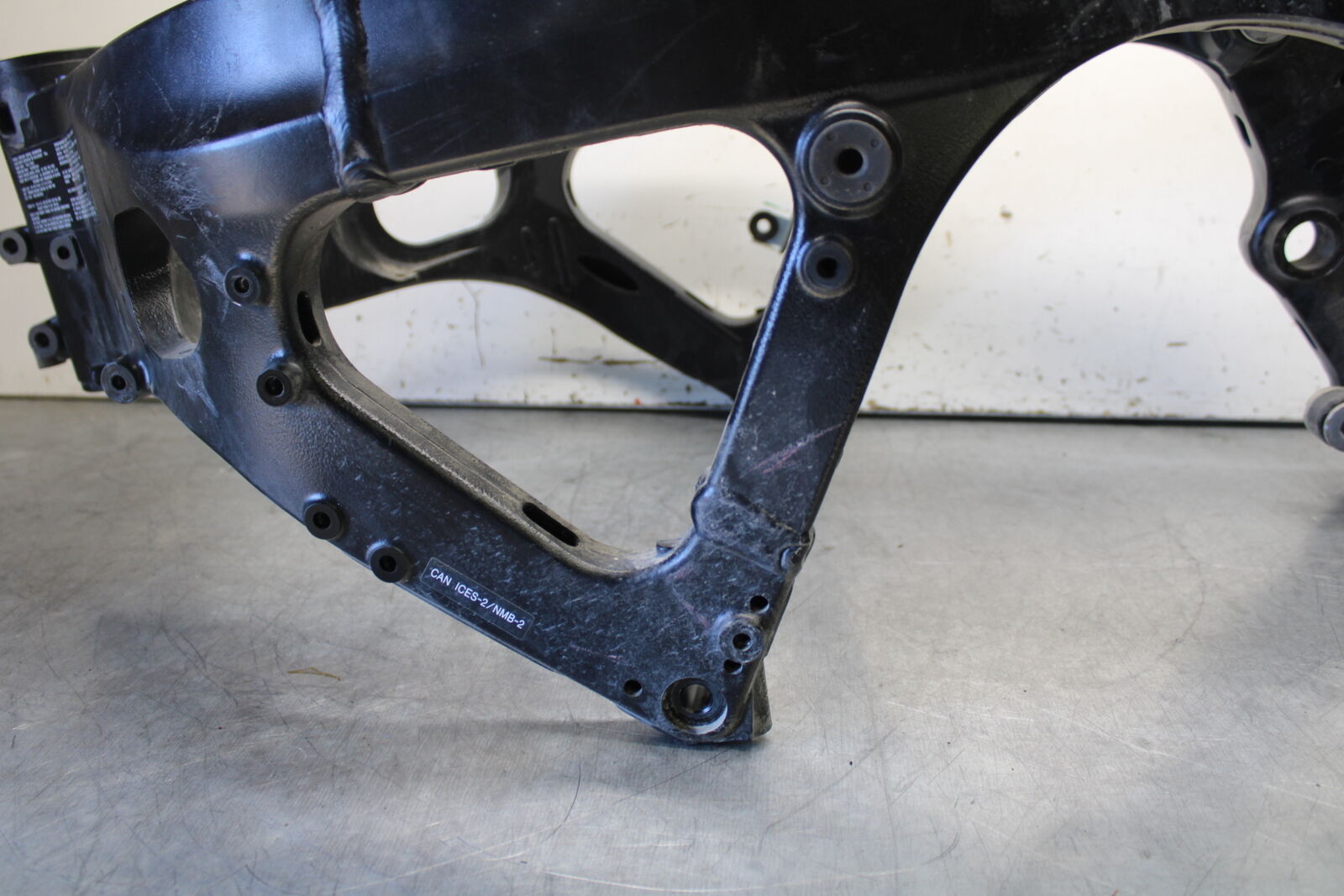 11-23 SUZUKI GSXR 750 FRAME CHASSIS BB630