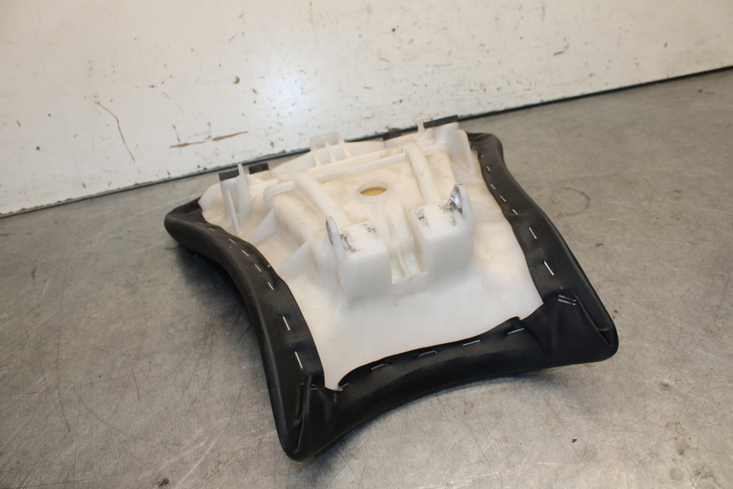 13-18 KAWASAKI NINJA ZX6R FRONT DRIVERS SEAT PAD SADDLE  BB682