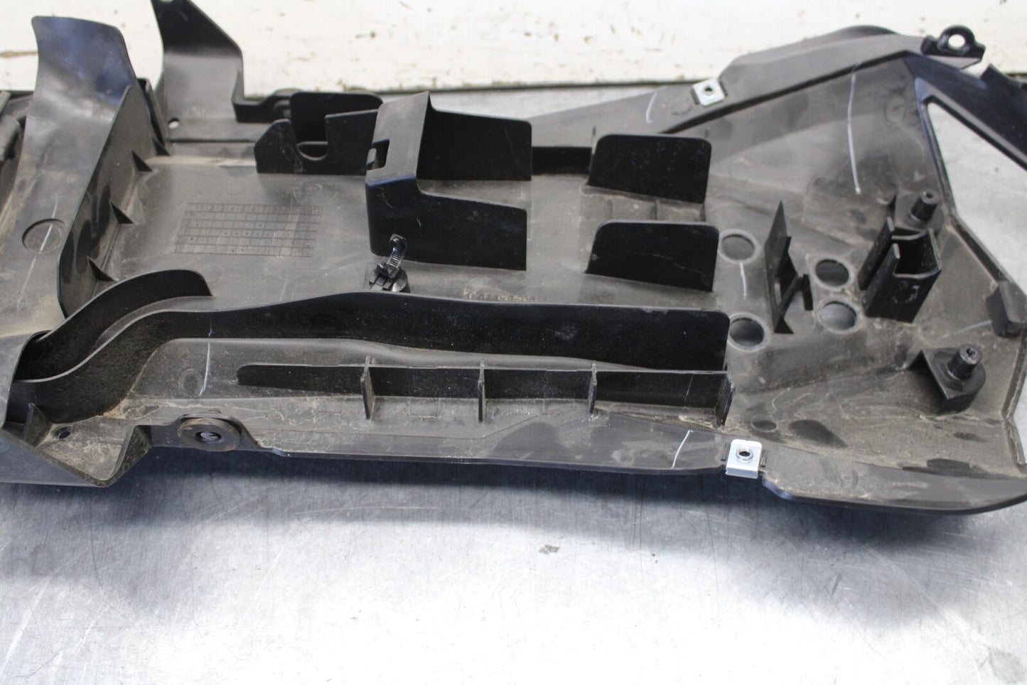 18-23 KAWASAKI NINJA 400 REAR BACK TAIL UNDERTAIL BATTERY TRAY PLASTIC BB679