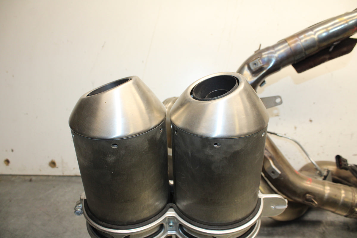 09-11 DUCATI STREETFIGHTER 1098 FULL EXHAUST SYSTEM HEADERS PIPE MUFFLER BB705