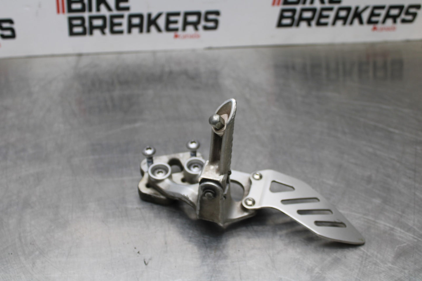 06-07 SUZUKI GSXR 600 LEFT REARSET REAR SET DRIVER FOOT PEG REST STOP BB178