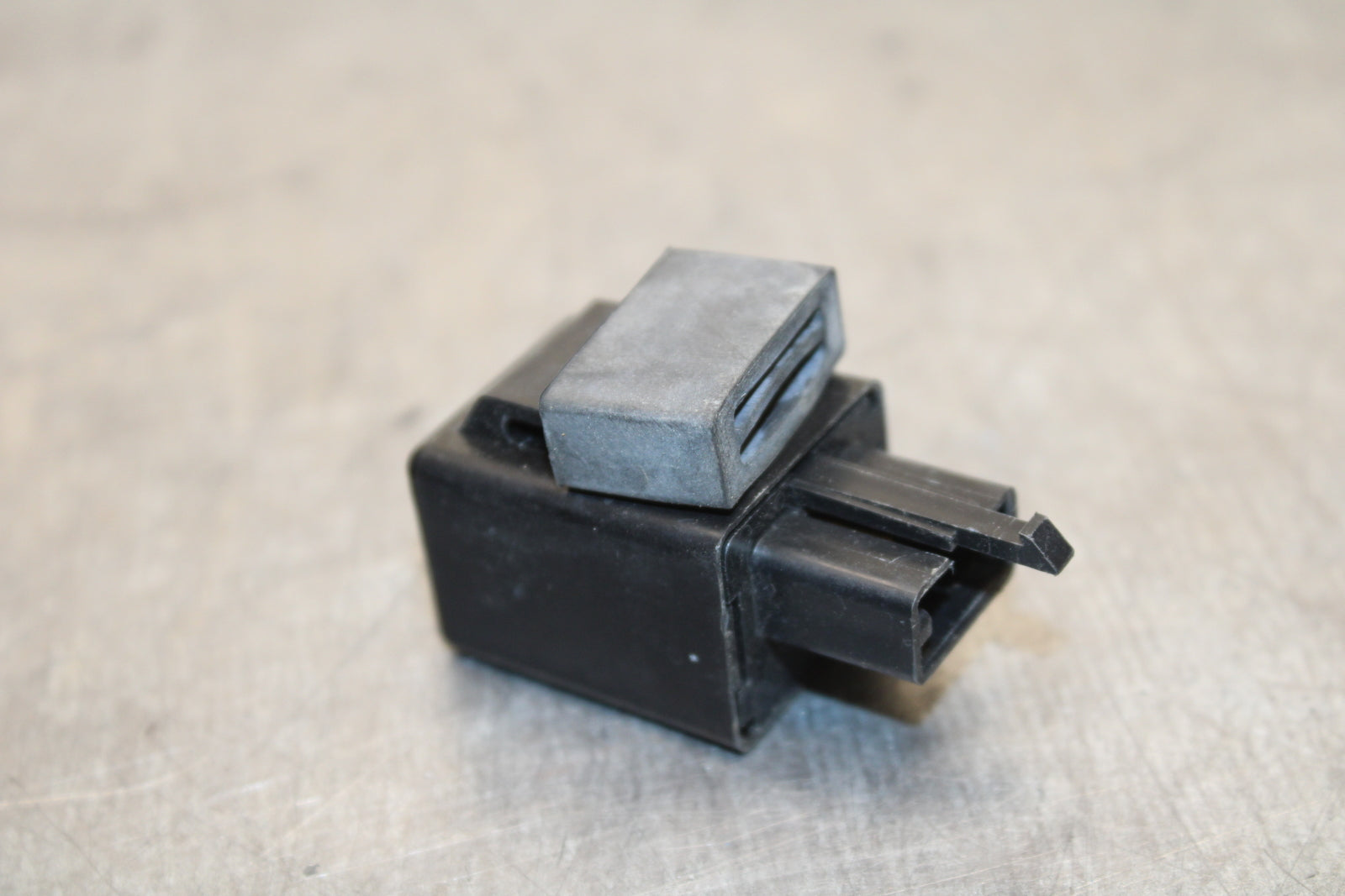 13-18 KAWASAKI NINJA ZX6R TURN SIGNAL BLINKER RELAY FLASHER SWITCH BB130