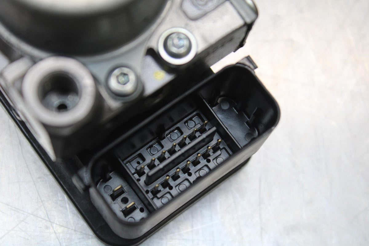 18 SUZUKI GSXR1000 ABS PUMP UNIT MODULE BB642