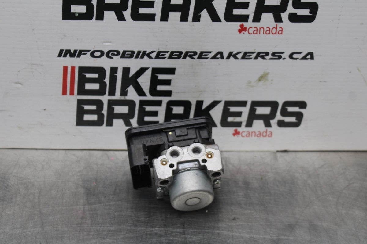 18 SUZUKI GSXR1000 ABS PUMP UNIT MODULE BB642
