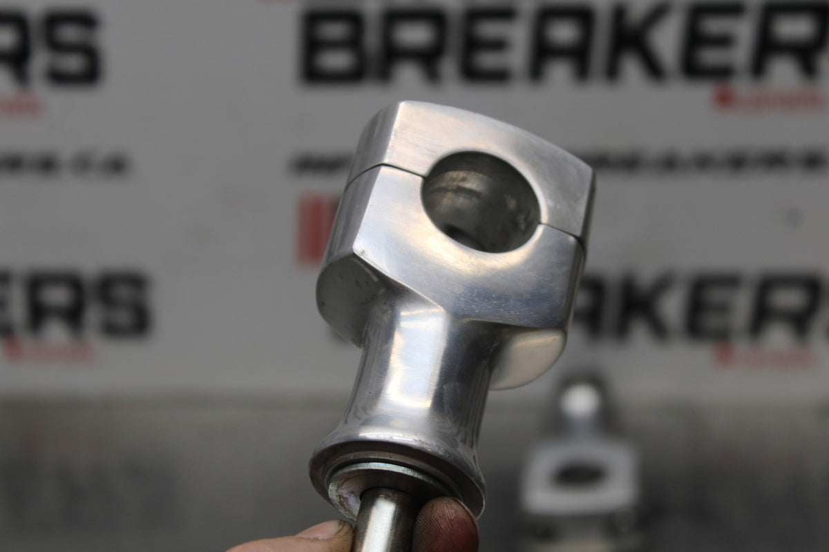 07 HONDA VTX1300R HANDLEBAR RISERS BB825