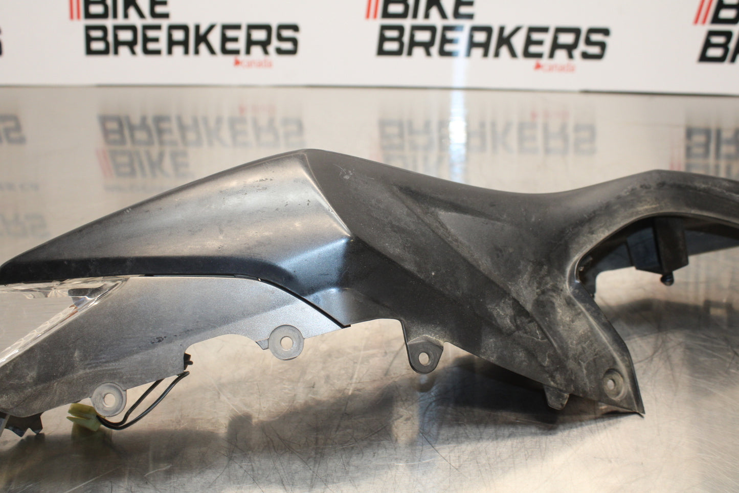 11 SUZUKI GSXR1000 LEFT REAR BACK TAIL FAIRING COWL SHROUD BB142