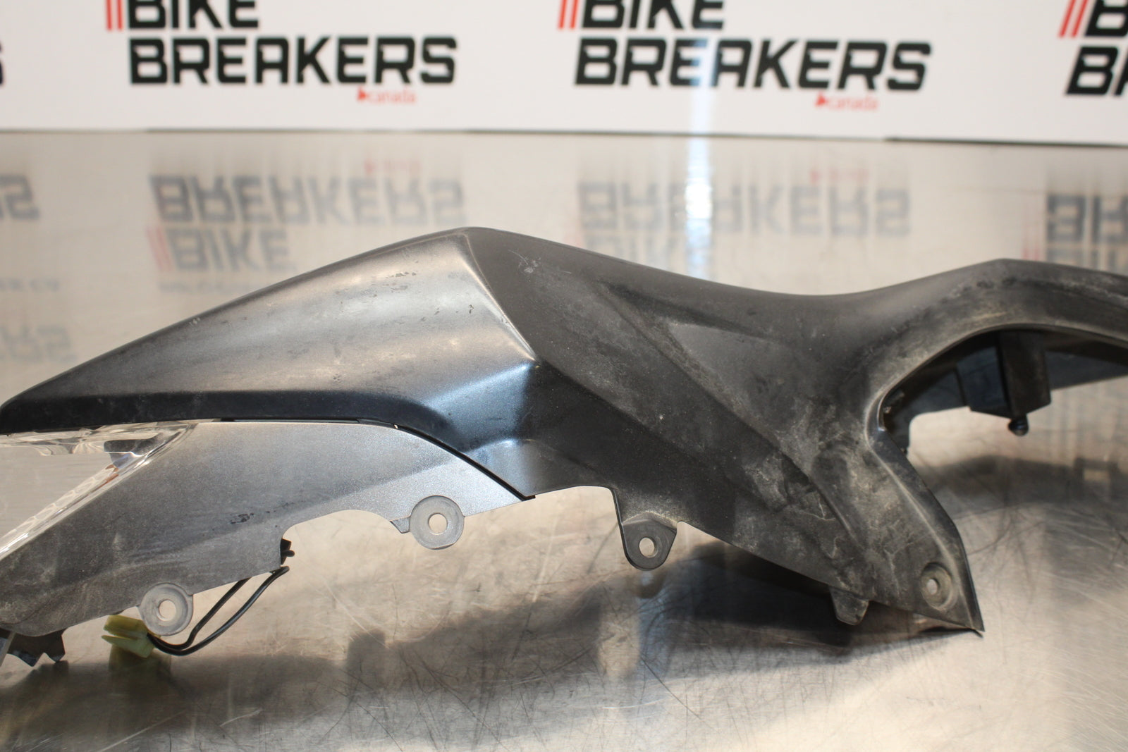 11 SUZUKI GSXR1000 LEFT REAR BACK TAIL FAIRING COWL SHROUD BB142