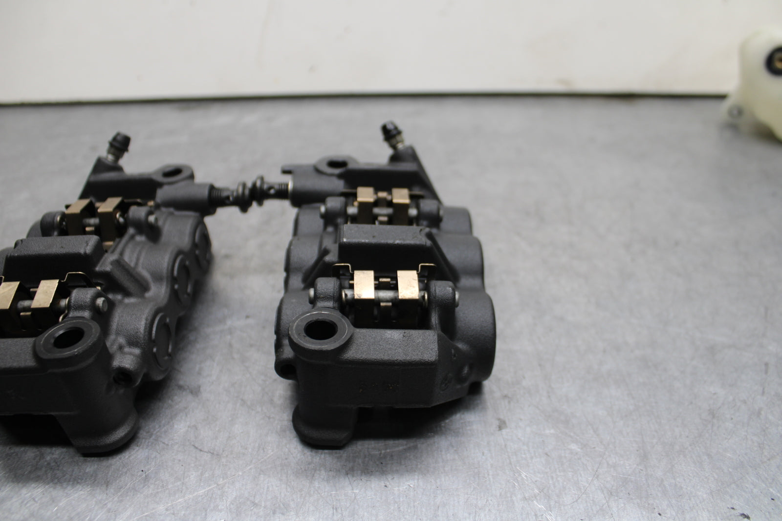 09-14 YAMAHA YZF R1 RIGHT LEFT FRONT BRAKE CALIPER SET PAIR CALIPERS BB119