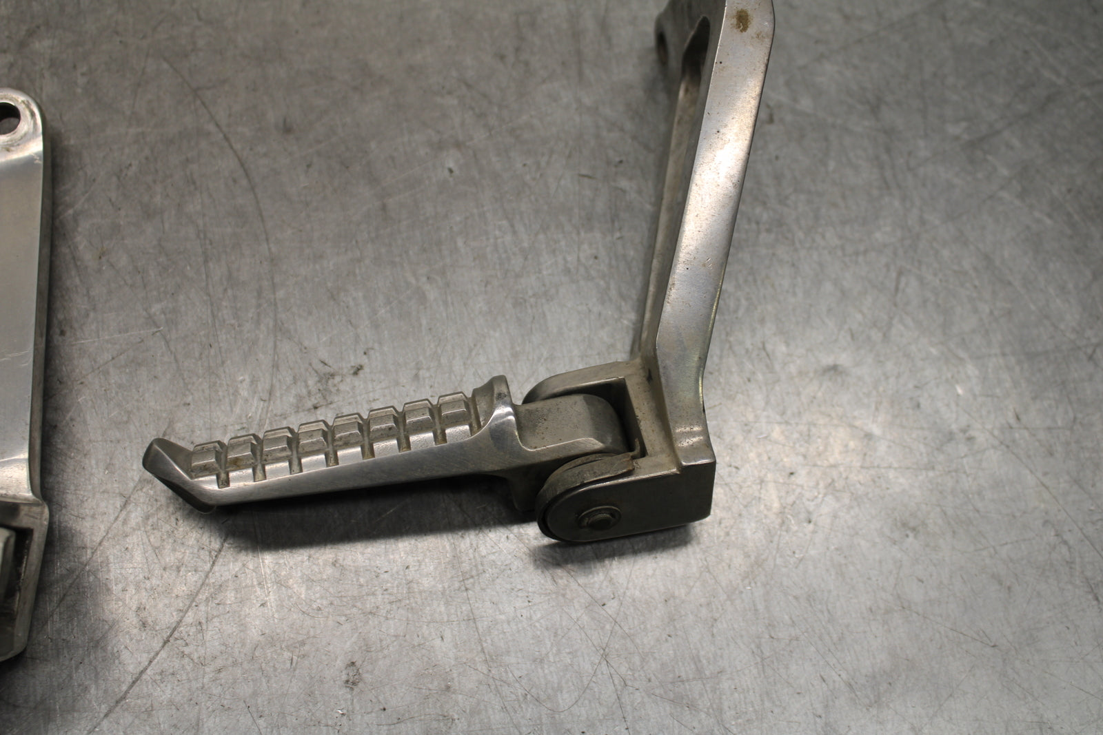 93-94 KAWASAKI NINJA ZX7R REAR BACK PASSENGER PEG SET PAIR BB122