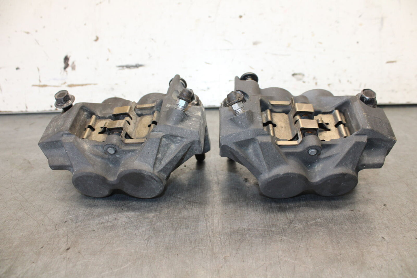 08-16 YAMAHA YZF R6 RIGHT LEFT FRONT BRAKE CALIPER SET PAIR CALIPERS BB665