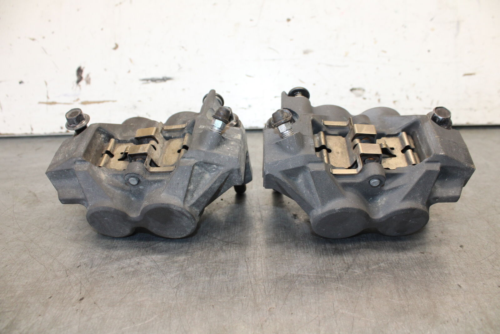 08-16 YAMAHA YZF R6 RIGHT LEFT FRONT BRAKE CALIPER SET PAIR CALIPERS BB665