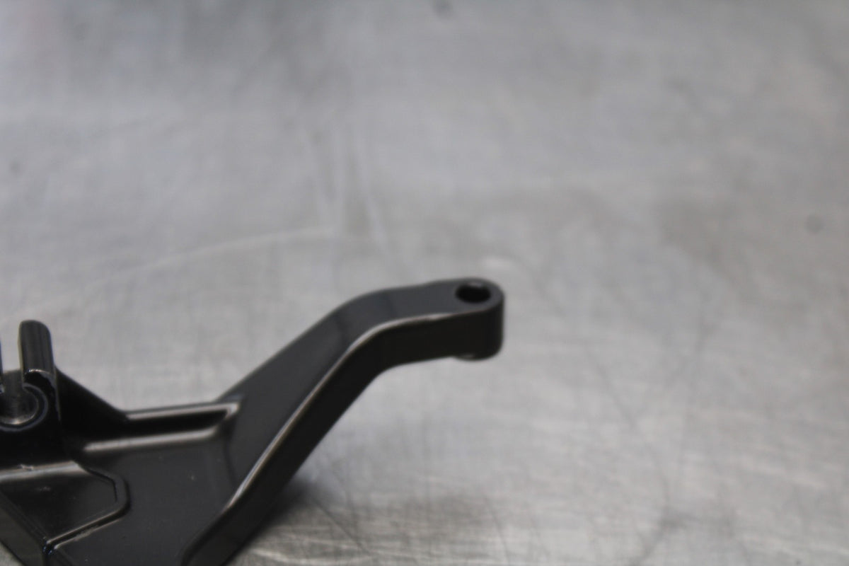 08 KAWASAKI NINJA ZX10R CLUTCH CABLE HOLDER MOUNT STAY BRACKET BB902