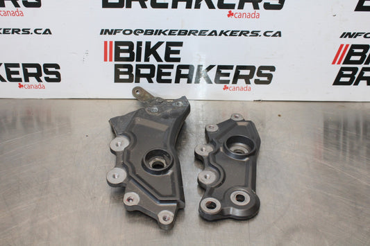 22-25 YAMAHA YZF R7 LEFT RIGHT REARSET REAR SET BRACKETS MOUNTS BB176