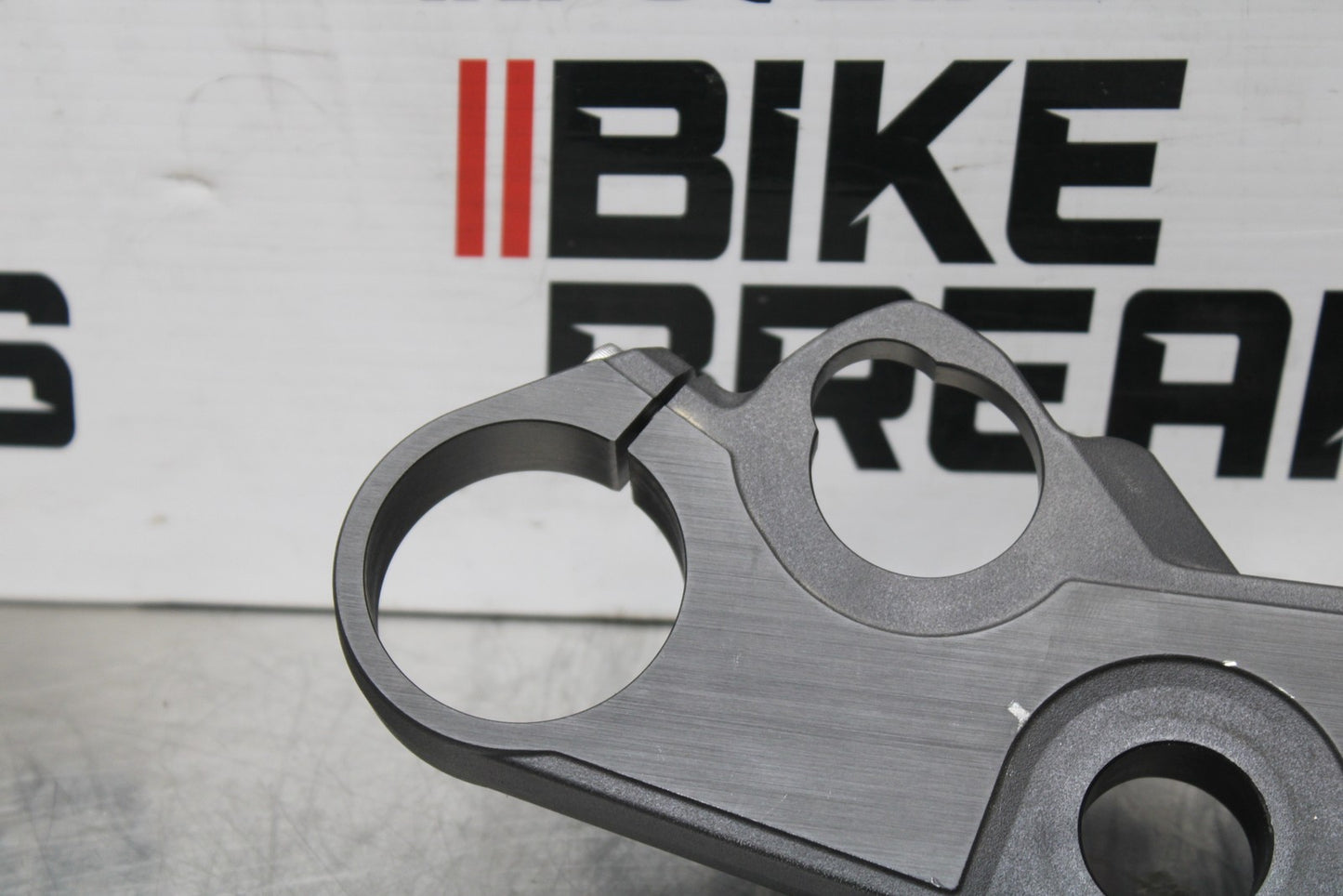 07 SUZUKI GSXR1000 FORKS UPPER TRIPLE TREE CLAMP BB770