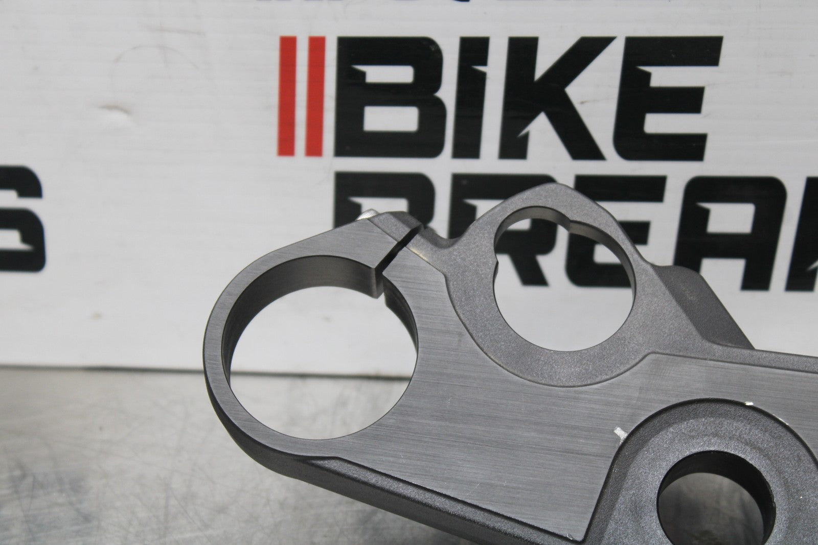 07 SUZUKI GSXR1000 FORKS UPPER TRIPLE TREE CLAMP BB770