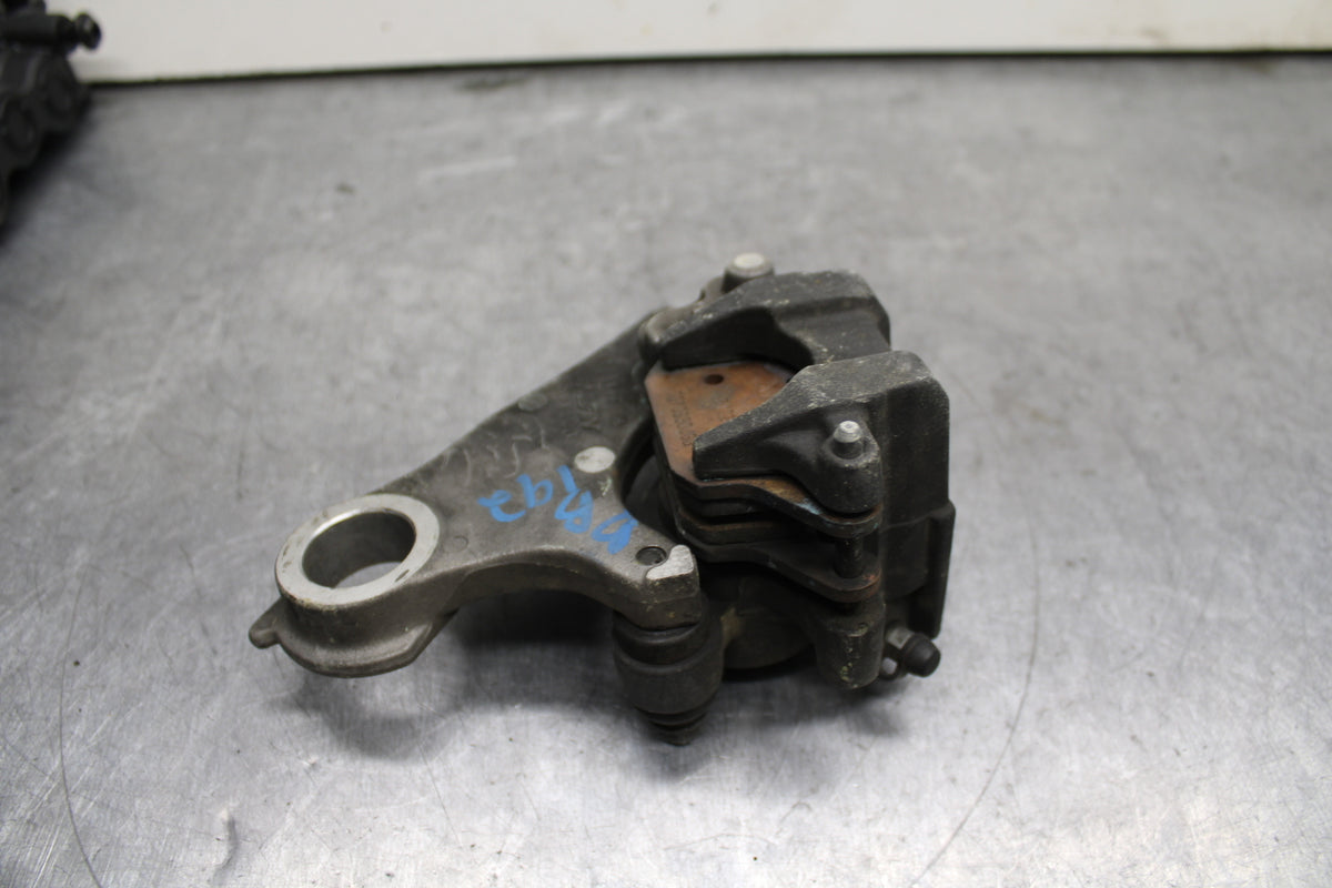 09-14 YAMAHA YZF R1 REAR BACK BRAKE CALIPER W MOUNT BRACKET BB118