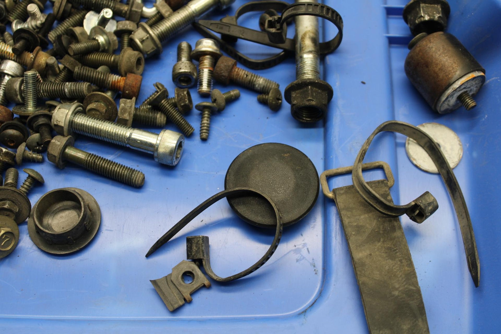 1995 Suzuki RF600R MISCELLANEOUS MOUNTING BOLTS HARDWARE MOTOR  BB615