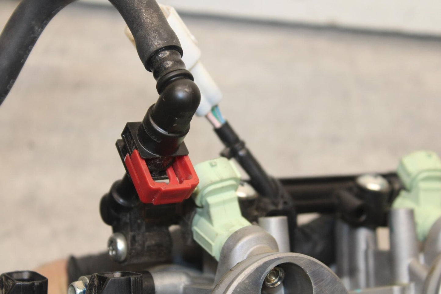 12-17 KAWASAKI ER-6N Z650 MAIN FUEL INJECTORS / THROTTLE BODIES BB607