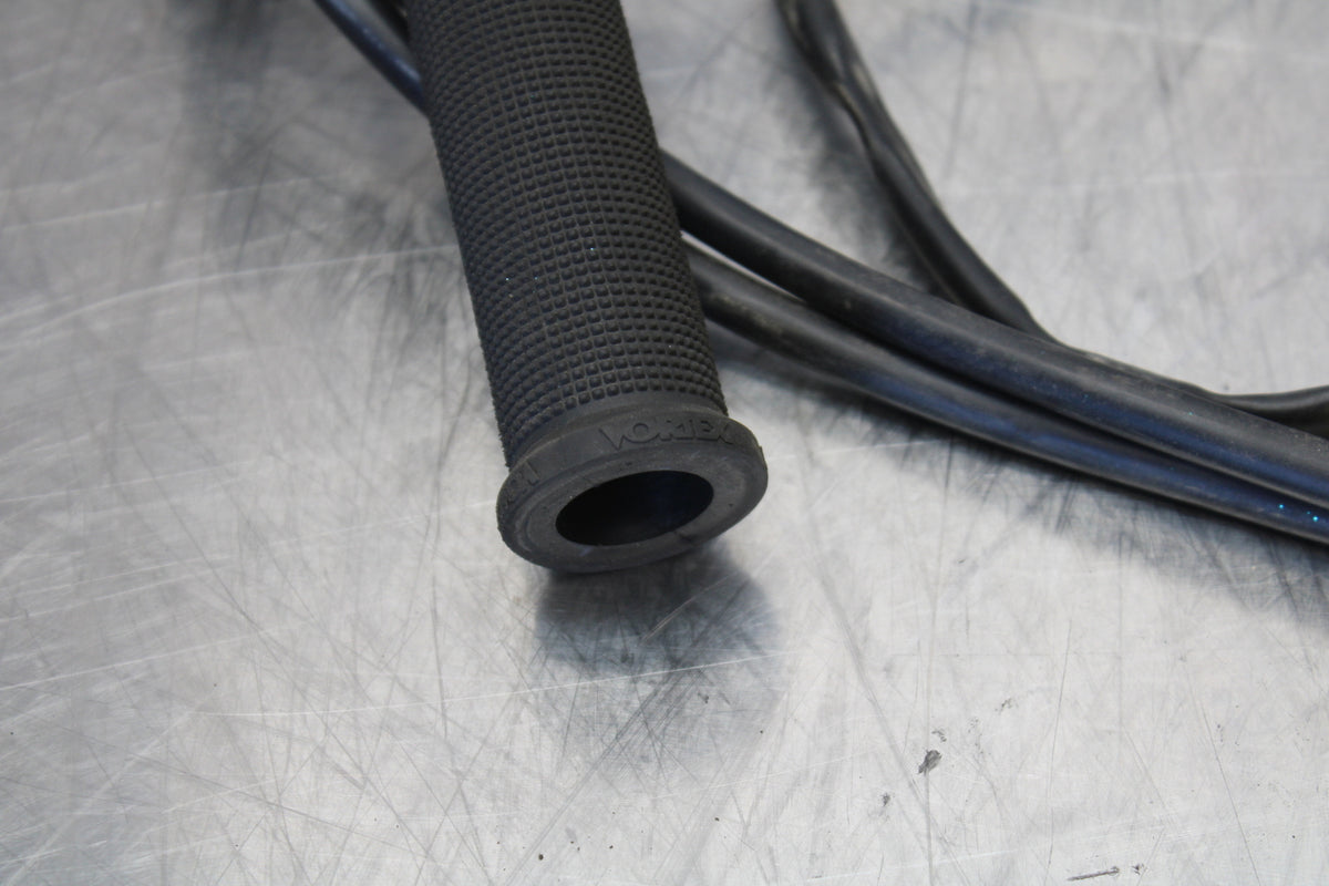 00 SUZUKI SV650 THROTTLE CABLE LINE HOUSING GUIDE BB156