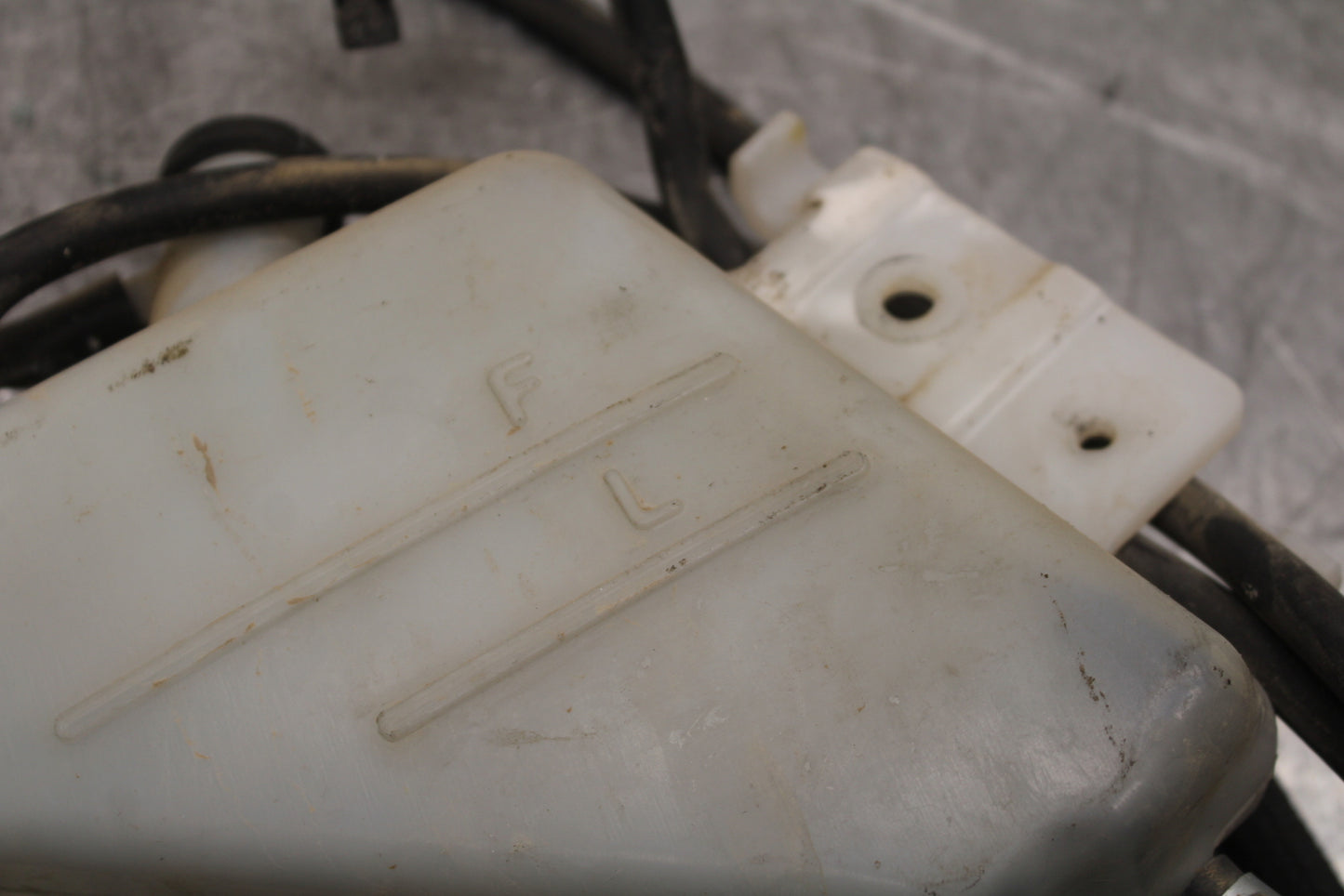 08-10 SUZUKI GSXR 600 COOLANT WATER TANK RESERVOIR BOTTLE  BB721