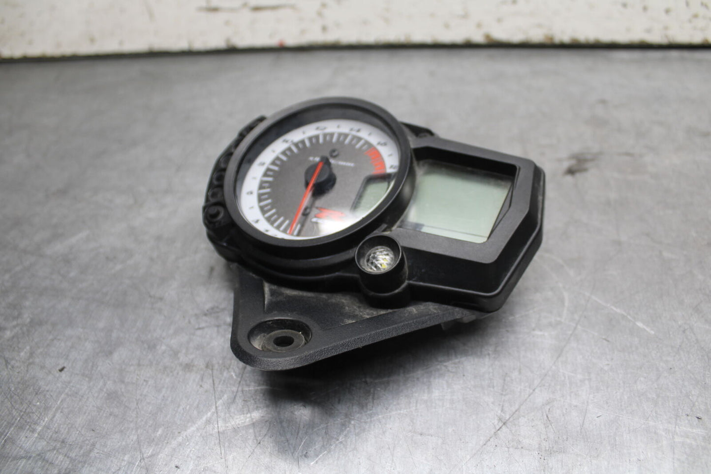 08-09 SUZUKI GSXR600 SPEEDO TACH GAUGES CLUSTER SPEEDOMETER TACHOMETER BB728