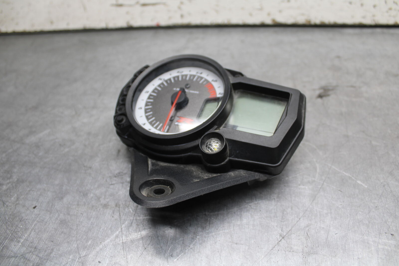 08-09 SUZUKI GSXR600 SPEEDO TACH GAUGES CLUSTER SPEEDOMETER TACHOMETER BB728