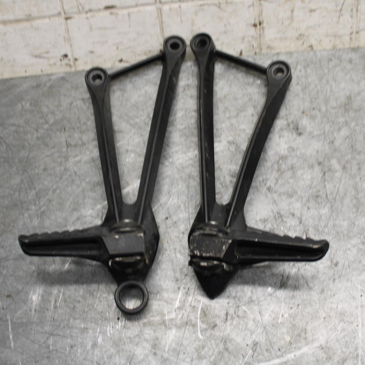 2009 Kawasaki Ninja ZX6R ZX600R REAR BACK PASSENGER PEG SET PAIR BB538