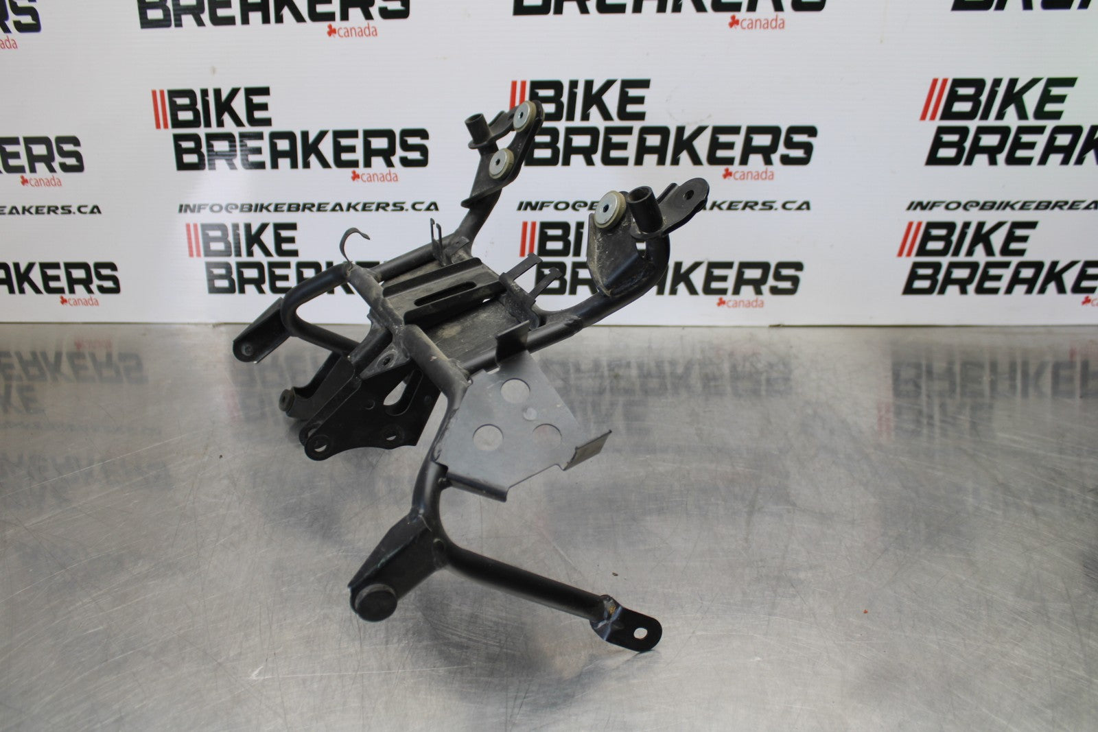 08-18 KAWASAKI KLR650 UPPER FAIRING MIRROR GAUGES STAY BRACKET BB183