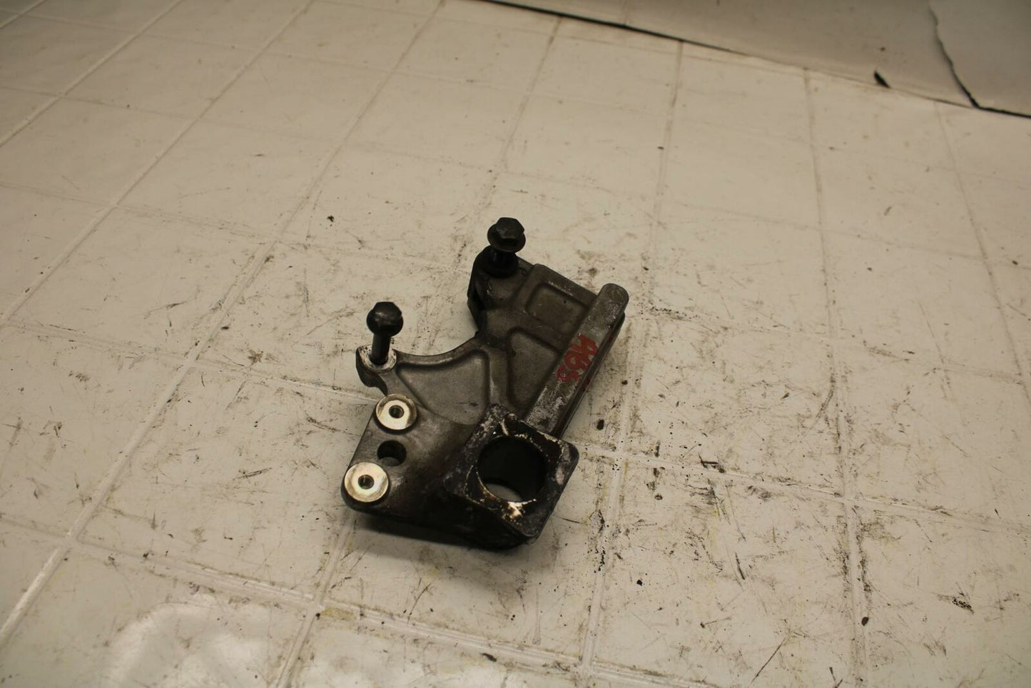 06-07 SUZUKI BANDIT 1200S ABS REAR BRAKE CALIPER HANGER MOUNTING BRACKET BB21