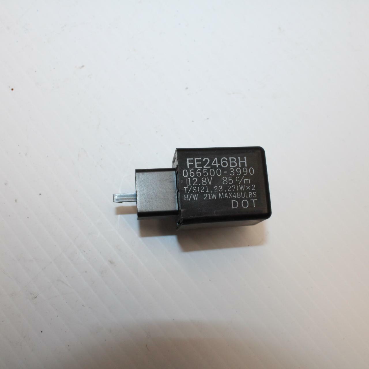 08-16 YAMAHA YZF R6 TURN SIGNAL BLINKER RELAY FLASHER SWITCH BB247