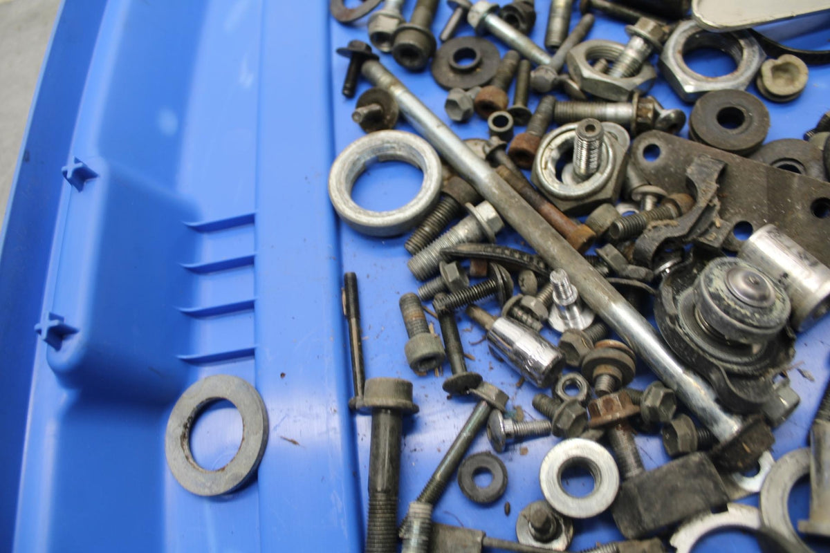 1997 Suzuki GSXR750 LEFT OVER MOUNTING BOLTS HARDWARE MOTOR SCREWS BB39