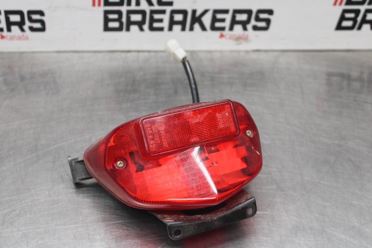 01-02 SUZUKI GSXR1000 REAR TAIL TAILLIGHT BACK BRAKE LIGHT BB880