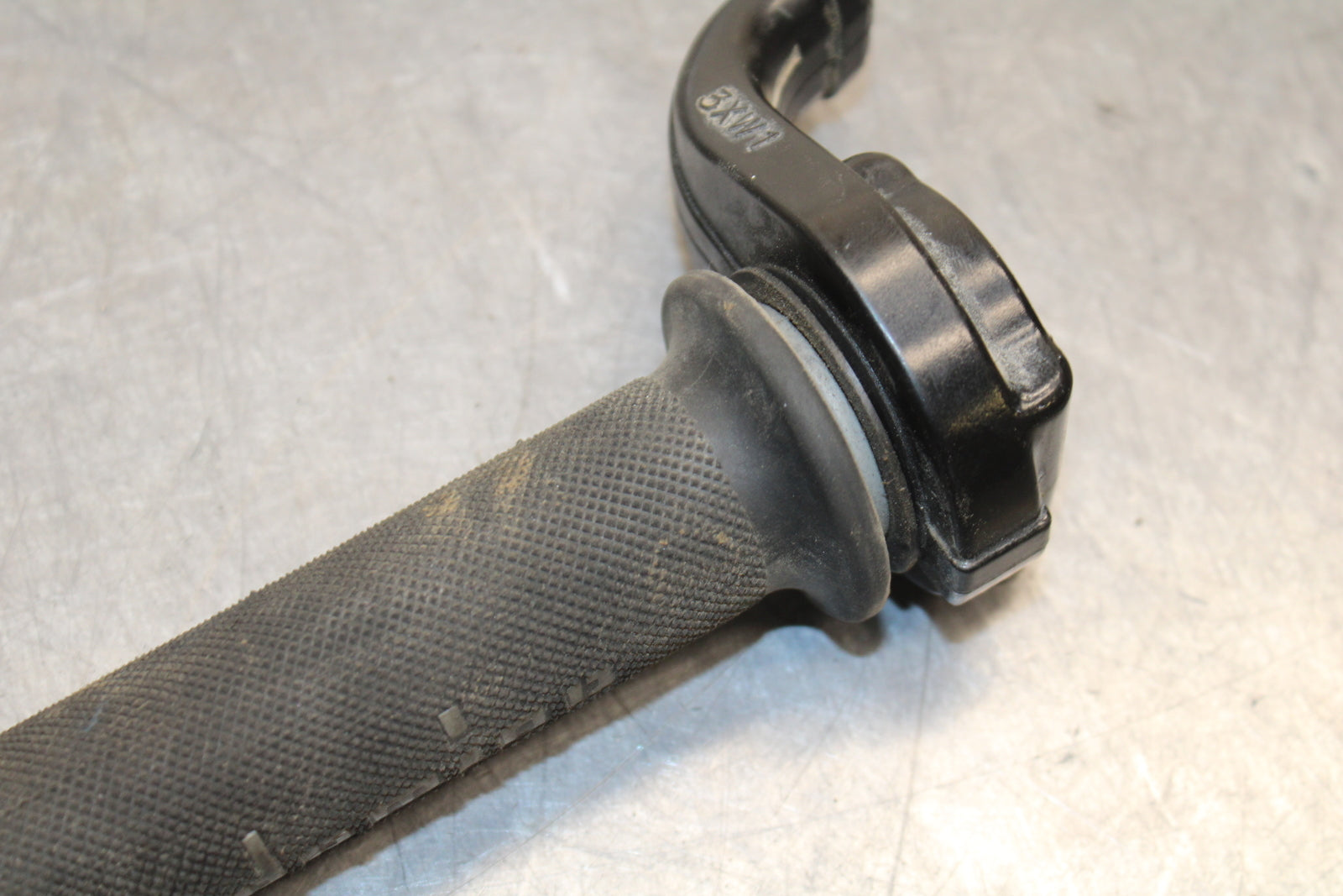 07-08 YAMAHA YZF R1 THROTTLE CABLE LINE HOUSING GUIDE BB724