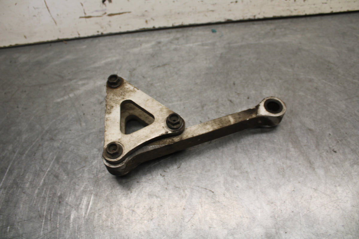 04-06 YAMAHA YZF R1 REAR DOGBONE SHOCK LINKAGE LINK 5VY-2217A-00-00 BB659