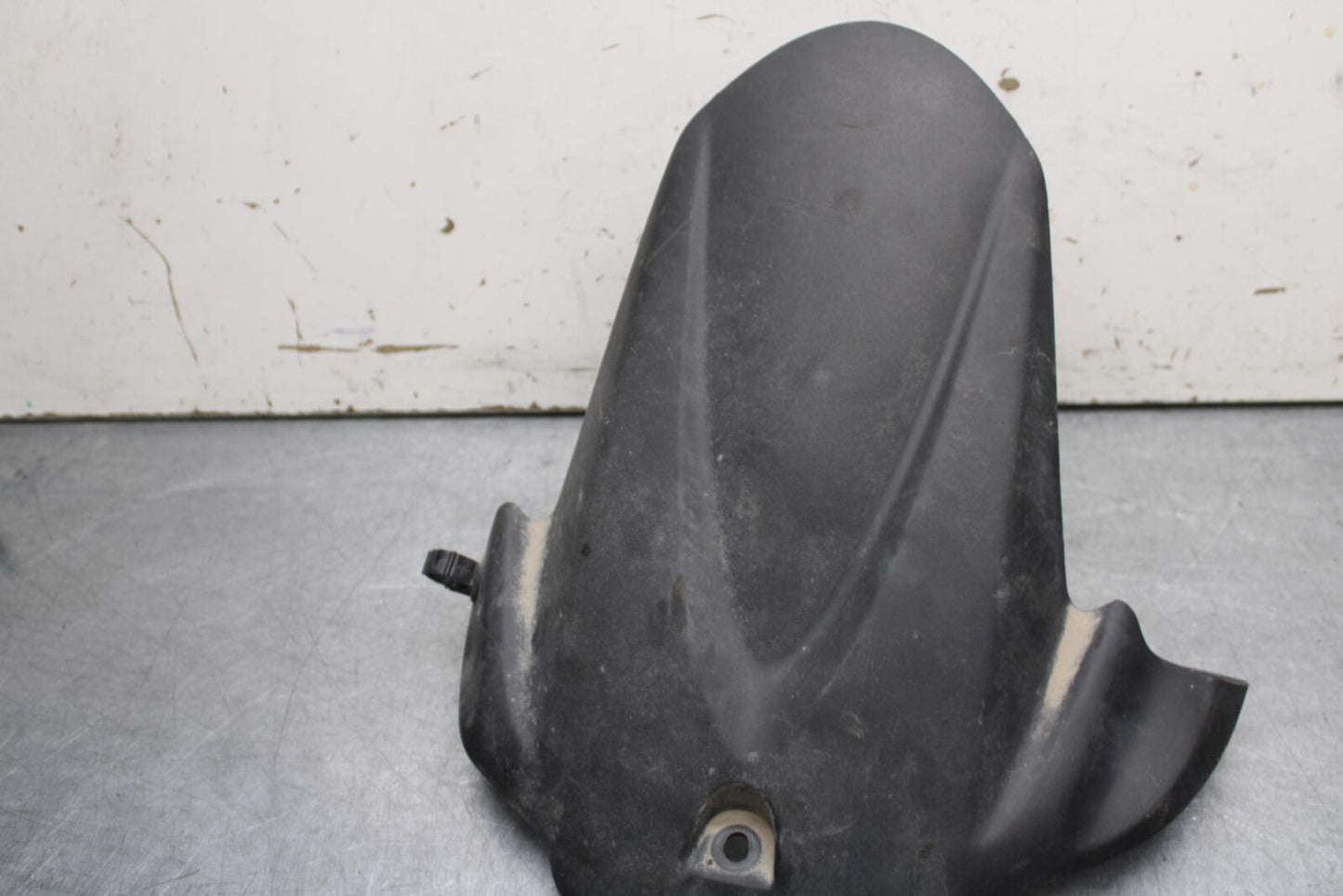 09-16 SUZUKI GSXR1000 REAR BACK WHEEL TIRE HUGGER FENDER 63114-47H00 BB642