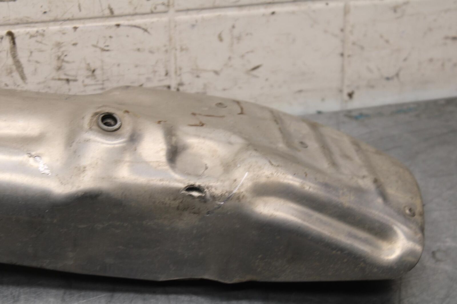 2005 Honda CBR600RR REAR BACK MUFFLER EXHAUST PIPE COVER HEAT SHIELD  BB564
