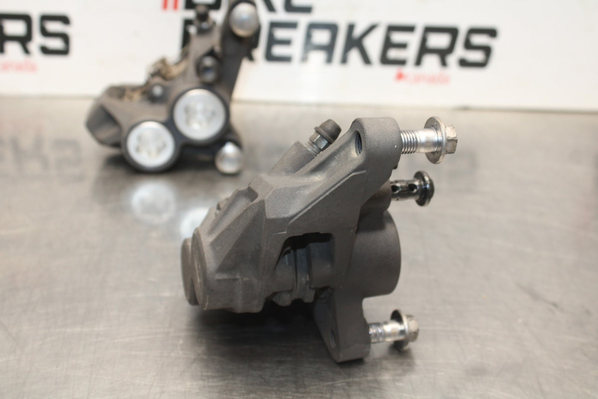 14-17 YAMAHA FZ07 RIGHT LEFT FRONT BRAKE CALIPER SET PAIR CALIPERS BB843