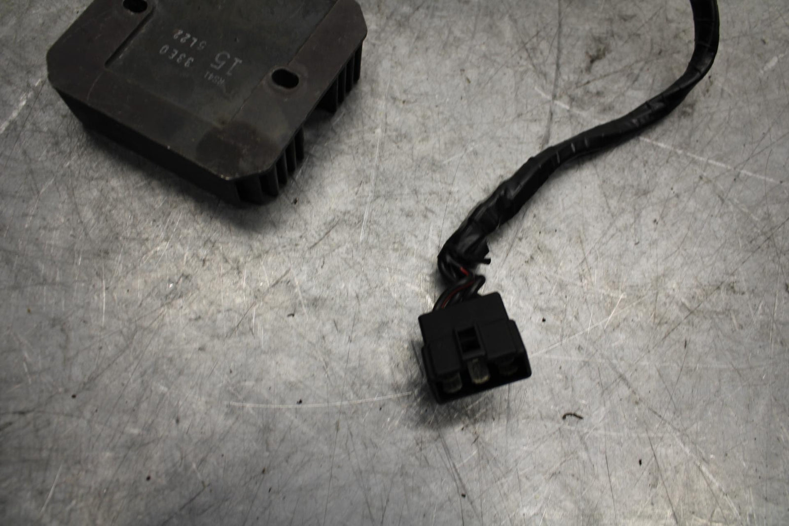 1997 Suzuki GSXR750 RECTIFIER VOLTAGE REGULATOR BB527