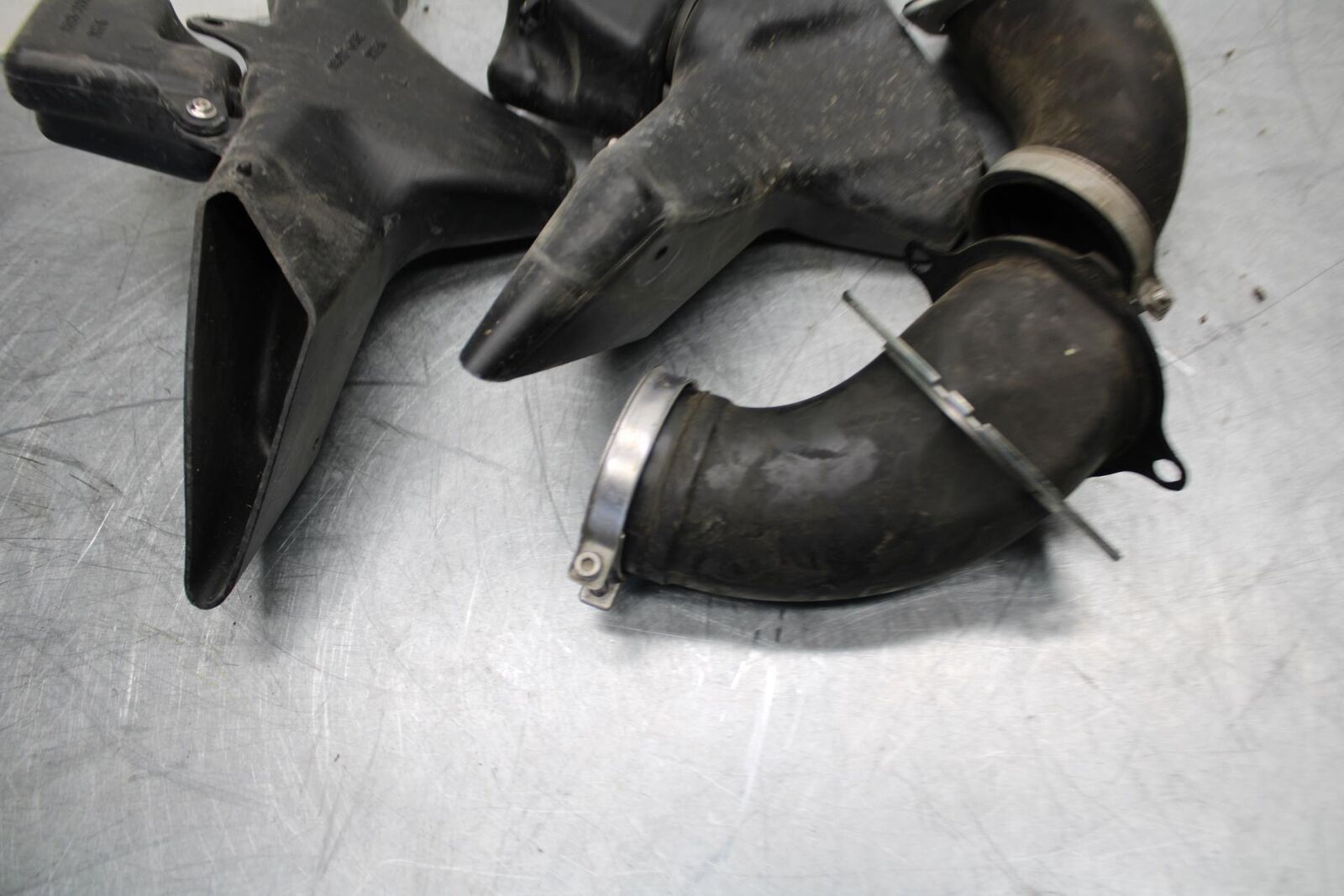 07-08 KAWASAKI CONCOURS 1400 ABS RIGHT LEFT AIR INTAKE DUCTS BB449