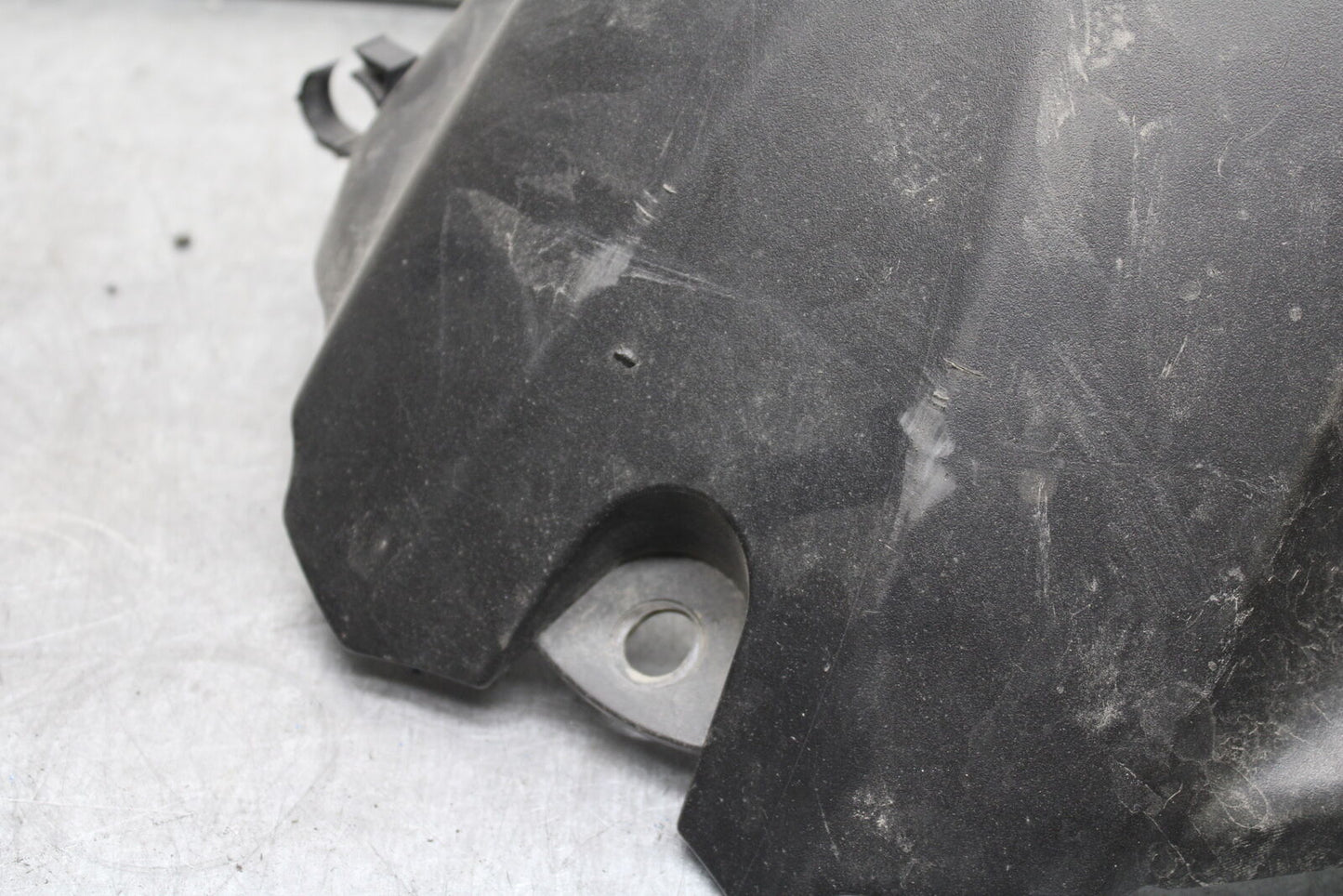 08-09 SUZUKI GSXR600 REAR BACK WHEEL TIRE HUGGER FENDER BB728