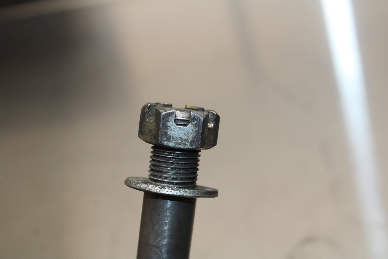 86 SUZUKI GS750ES REAR AXLE BACK WHEEL RIM PIVOT BOLT AXEL BB140