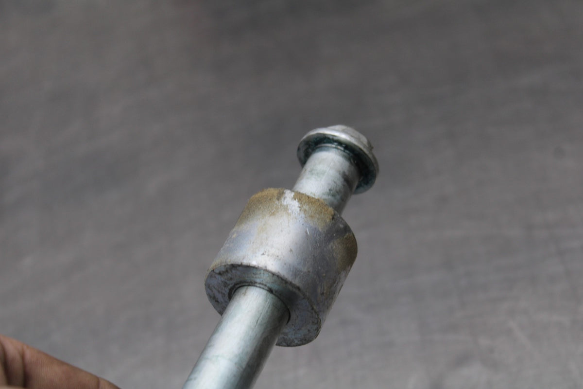 15 SUZUKI BOULEVARD C50 REAR AXLE BACK WHEEL RIM PIVOT BOLT AXEL BB775