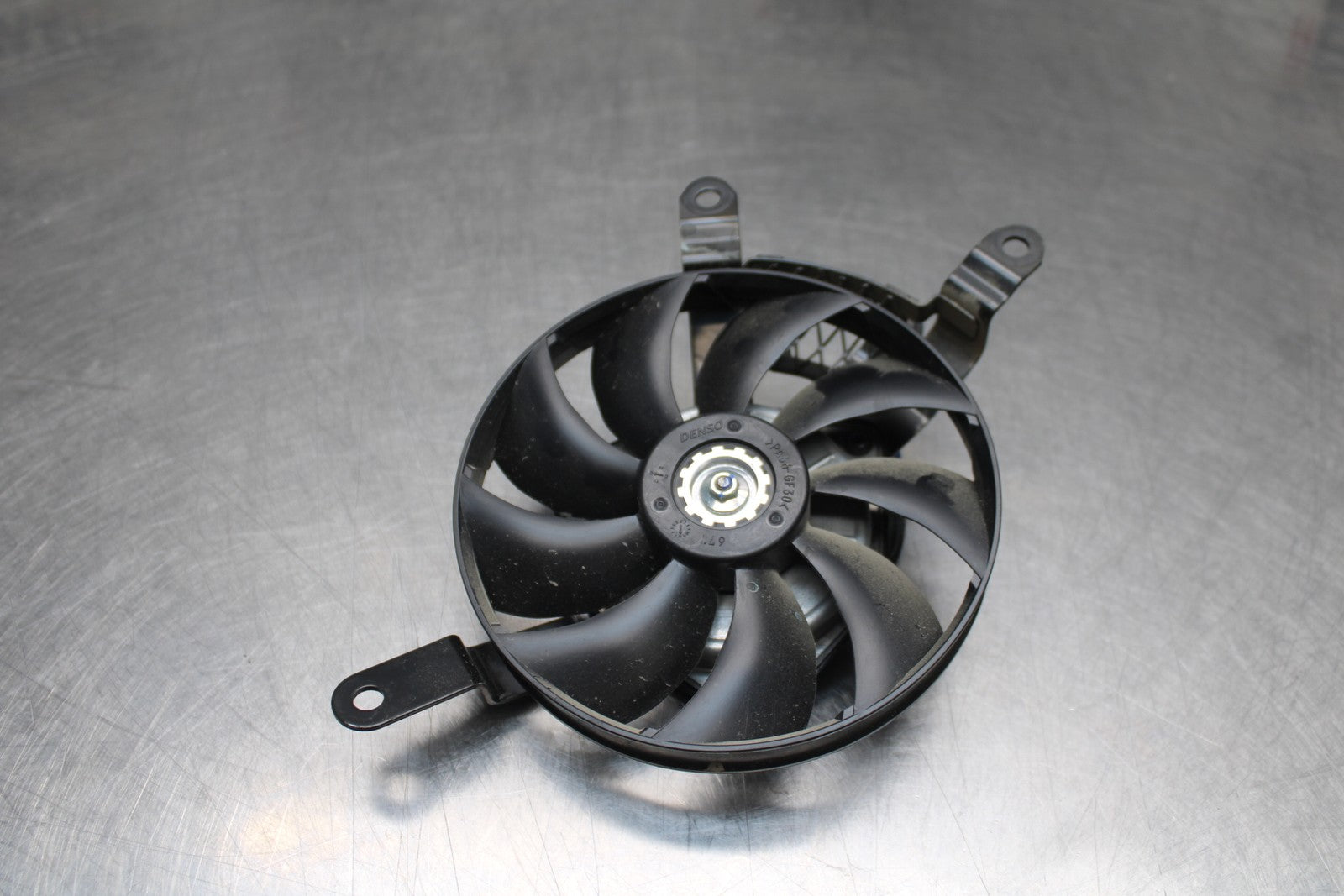 24-25 SUZUKI GSXR1000 LEFT ENGINE RADIATOR COOLING FAN MOTOR BB767