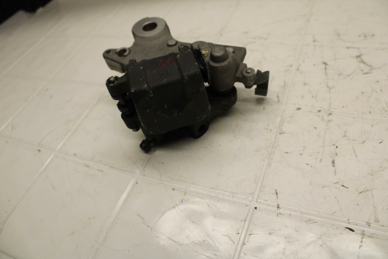 15-16 HONDA CB300F REAR BACK BRAKE CALIPER W MOUNT BRACKET ABS BB05