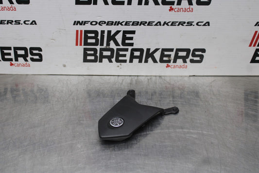 15-17 YAMAHA YZF R3 REAR TAILLIGHT BRAKE LIGHT TRIM  BB800