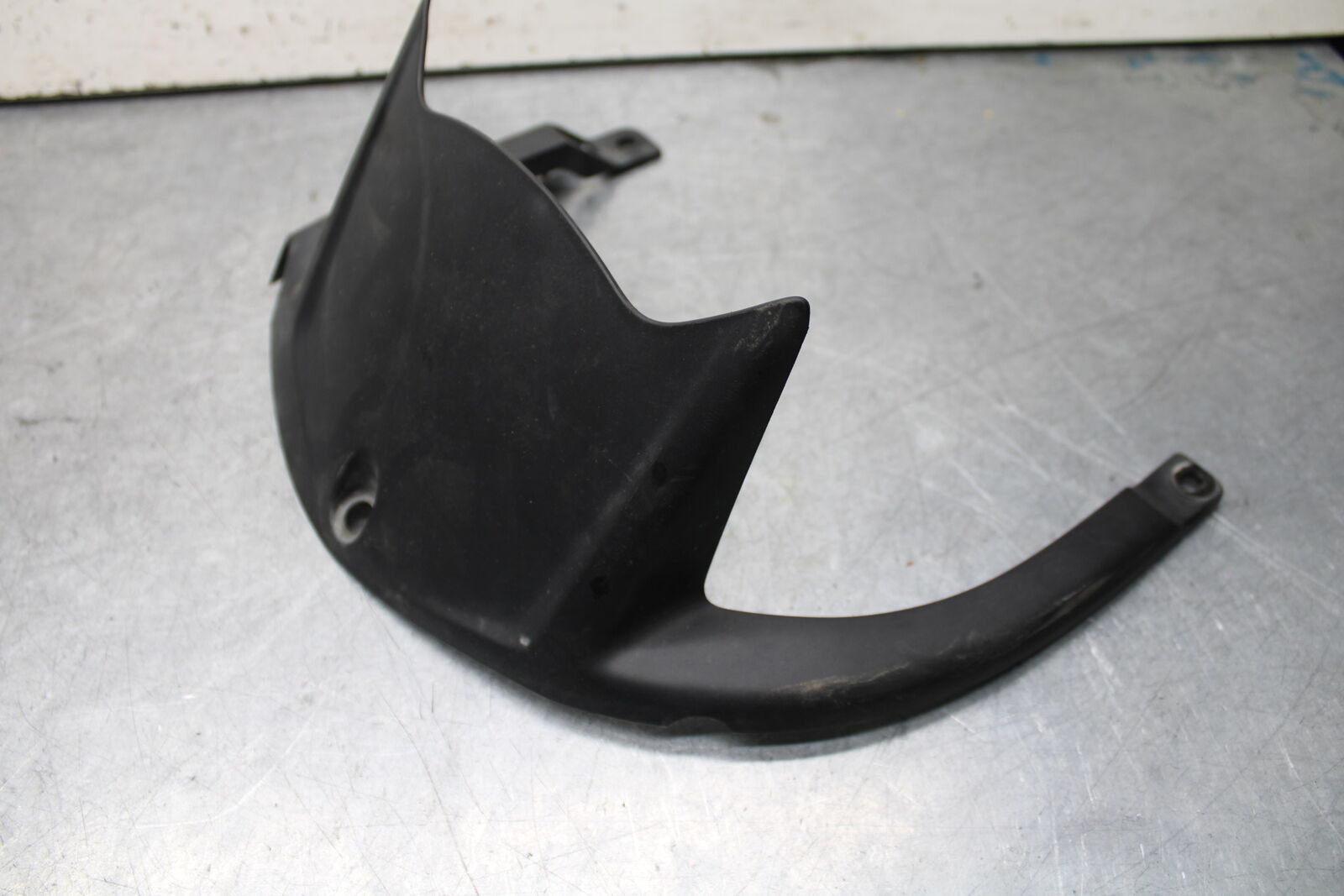 16 KAWASAKI NINJA ZX10R REAR BACK WHEEL TIRE HUGGER FENDER 35023-0188  BB650