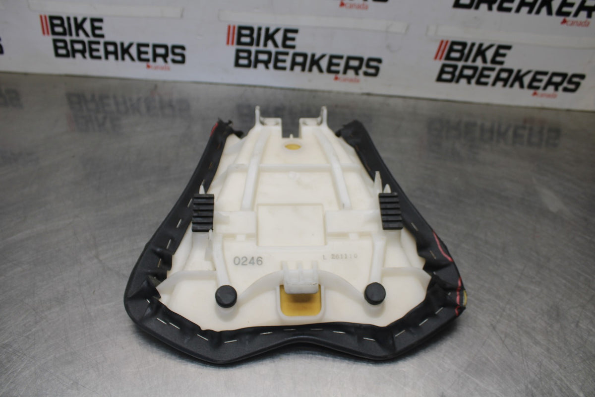 13-18 KAWASAKI NINJA ZX6R FRONT DRIVERS SEAT PAD SADDLE PILLION BB915
