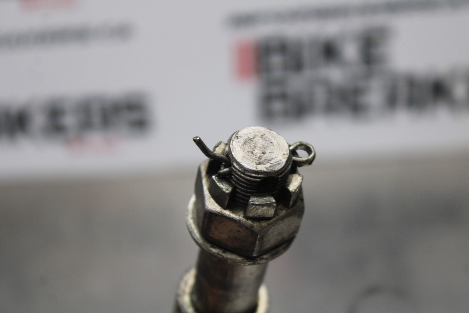 03-08 KAWASAKI VULCAN 1600 REAR AXLE BACK WHEEL RIM PIVOT BOLT AXEL BB196